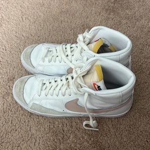 Nike Women’s Blazer Mid ‘77
